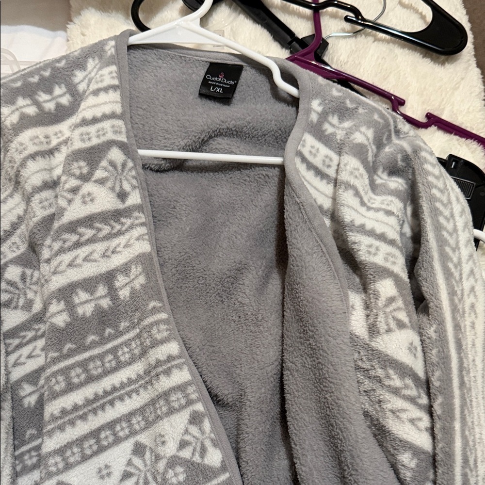 Cuddl Duds Gray and White Patterned Cardigan